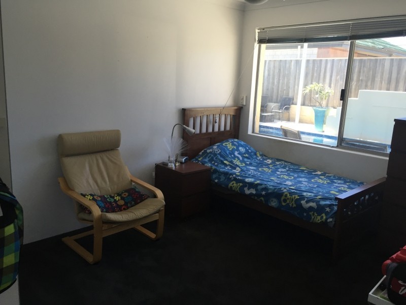 279 Peelwood Parade, Halls Head WA 6210