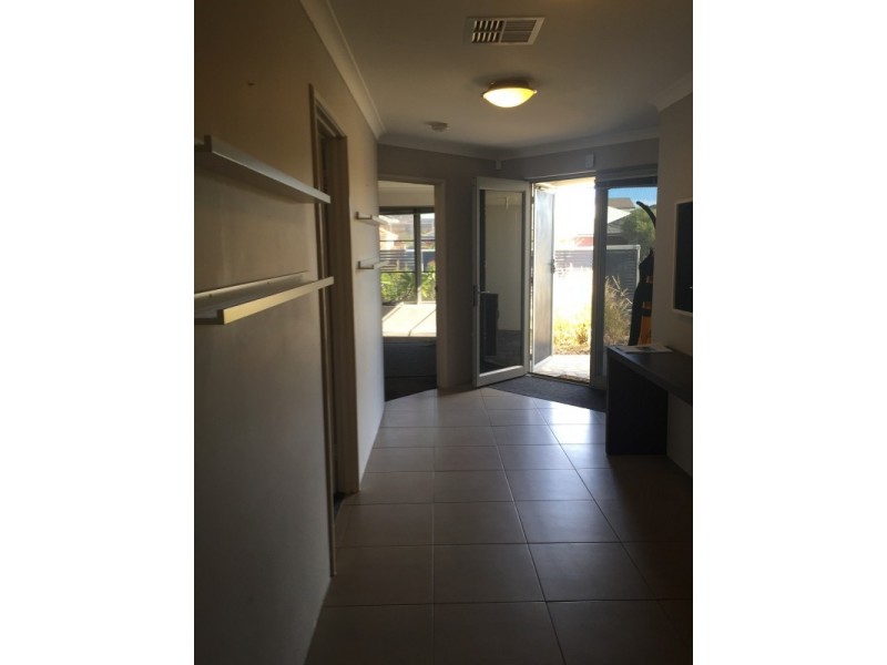 279 Peelwood Parade, Halls Head WA 6210