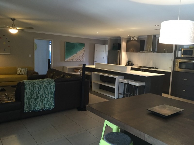 279 Peelwood Parade, Halls Head WA 6210