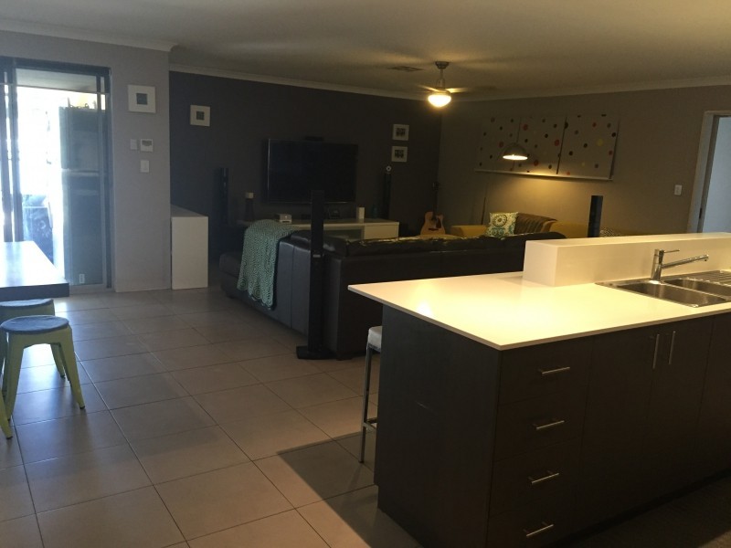 279 Peelwood Parade, Halls Head WA 6210