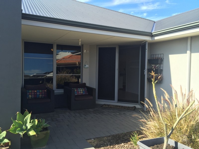 279 Peelwood Parade, Halls Head WA 6210