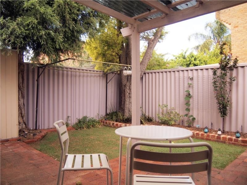 5 Aranda Place, Leederville WA 6007