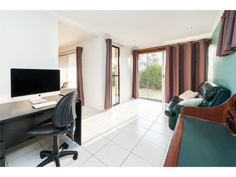 14 Lenore Crescent, Springwood QLD 4127