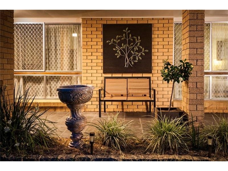 14 Lenore Crescent, Springwood QLD 4127