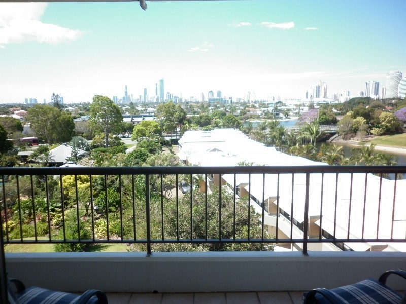 18/54 Hooker Boulevard, Mermaid Waters QLD 4218