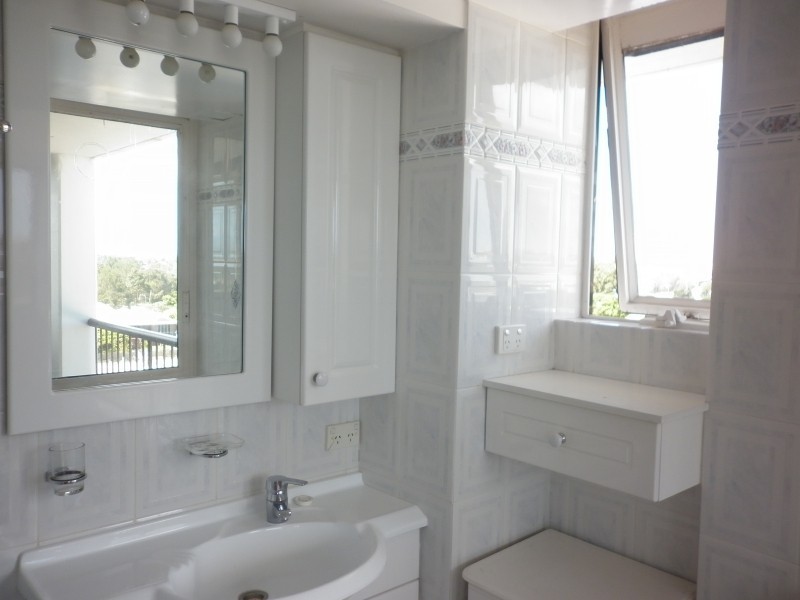 18/54 Hooker Boulevard, Mermaid Waters QLD 4218