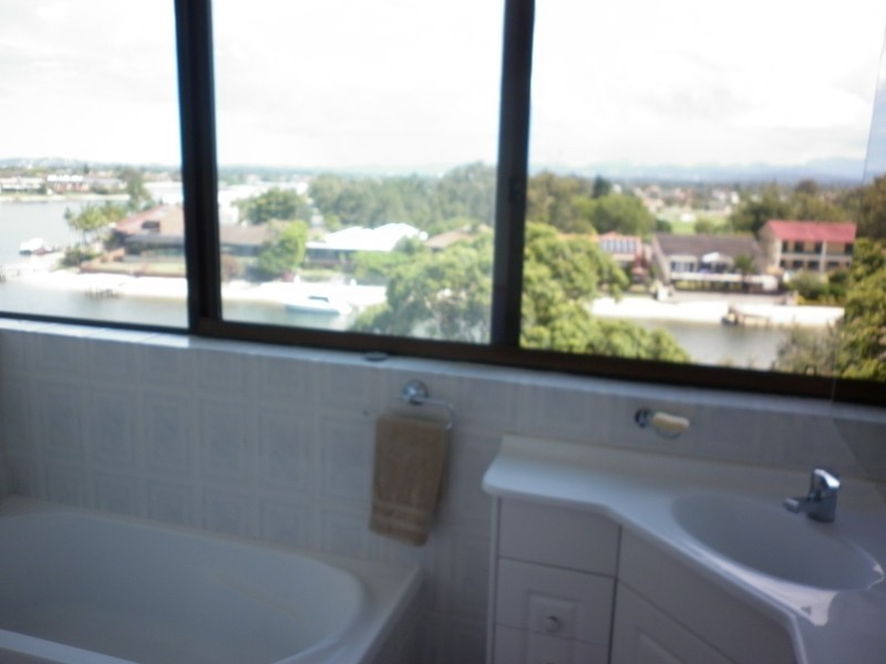 18/54 Hooker Boulevard, Mermaid Waters QLD 4218