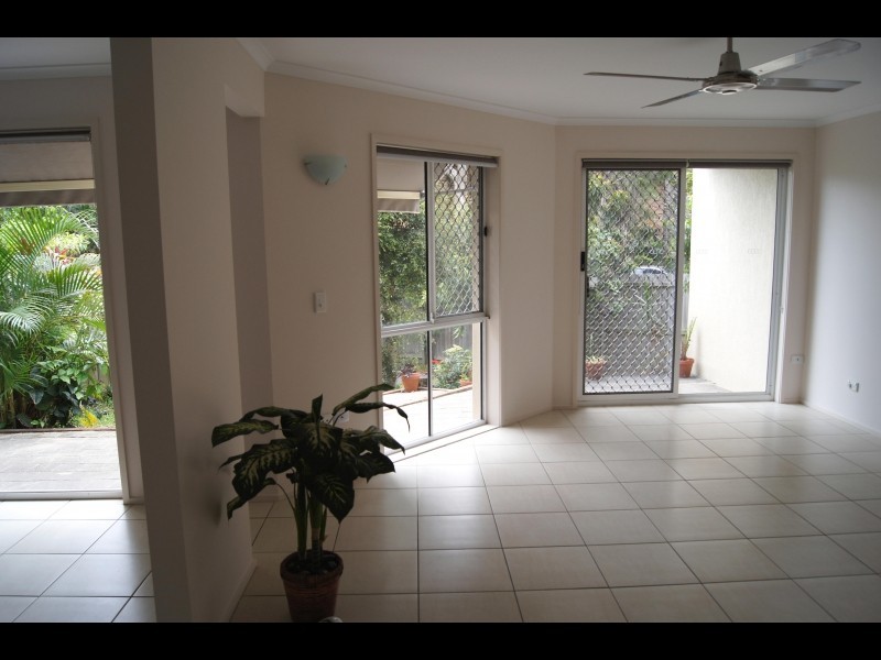 4/40 Government Road, Labrador QLD 4215