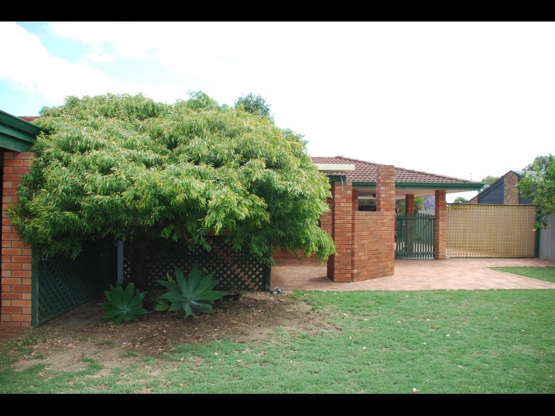 11 Gracechurch Crescent, Leeming WA 6149