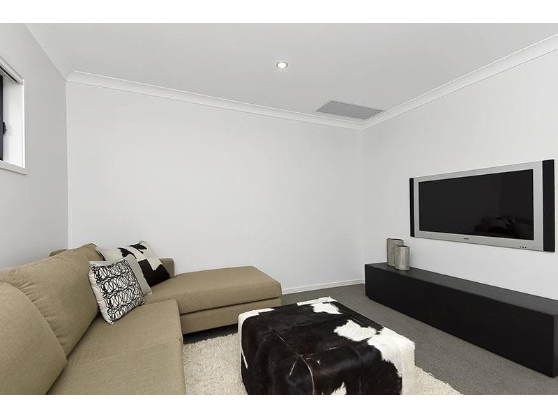 30 Thames Drive, Regents Park QLD 4118