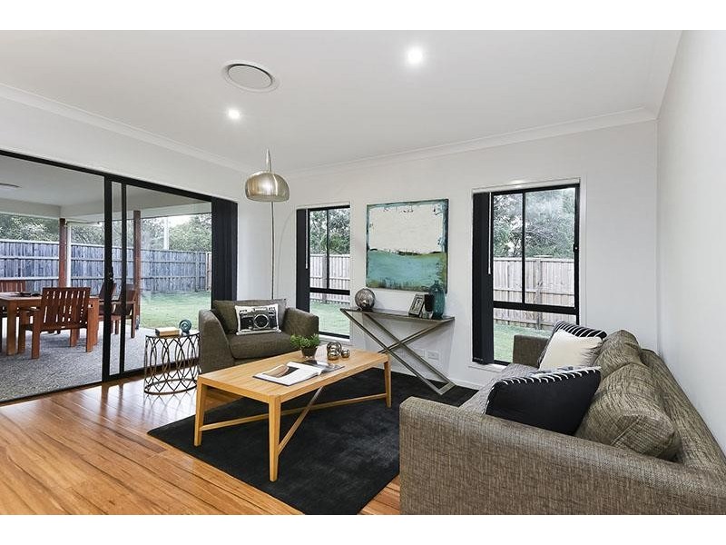 30 Thames Drive, Regents Park QLD 4118