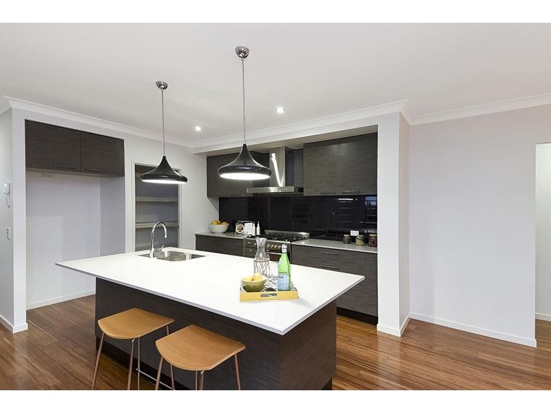 30 Thames Drive, Regents Park QLD 4118