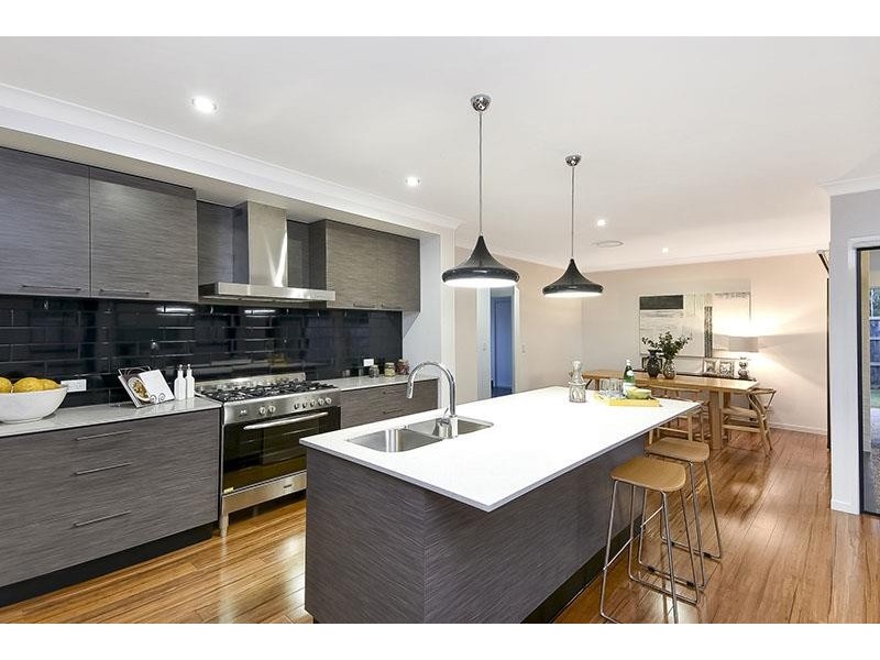 30 Thames Drive, Regents Park QLD 4118