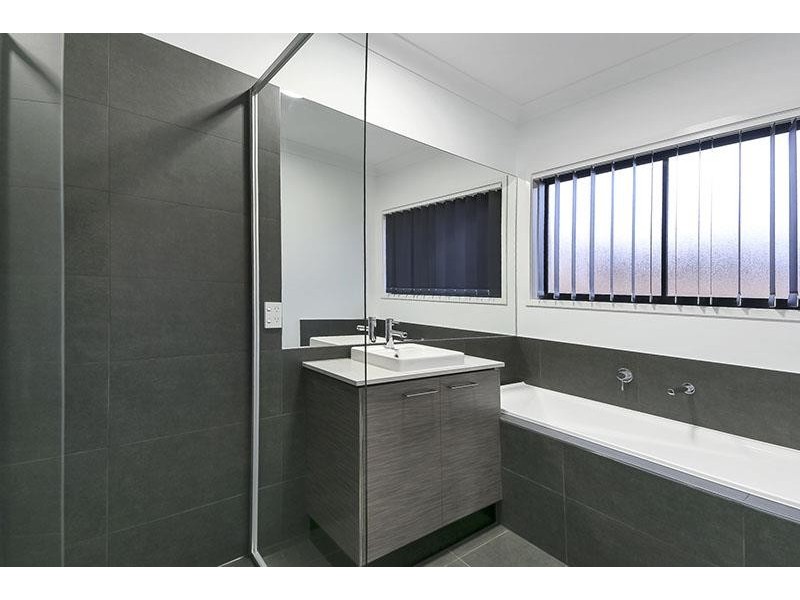 30 Thames Drive, Regents Park QLD 4118