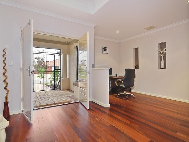 10 Saxon Link, Aveley WA 6069