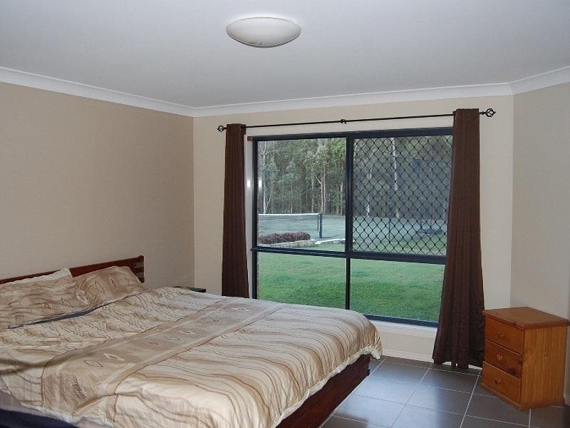 14 Viola Drive, Redland Bay QLD 4165