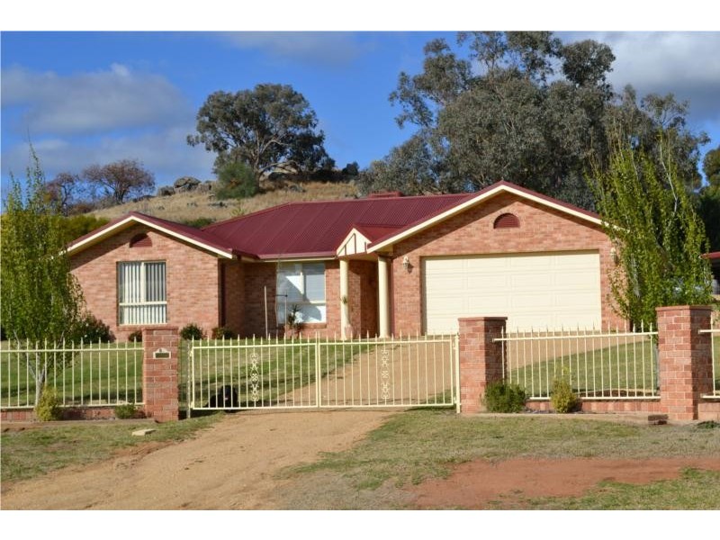 6 Shepherd Avenue, Cowra NSW 2794