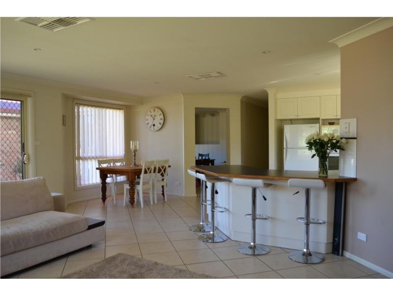 6 Shepherd Avenue, Cowra NSW 2794