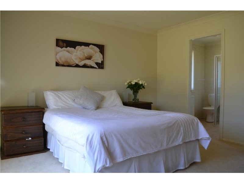 6 Shepherd Avenue, Cowra NSW 2794