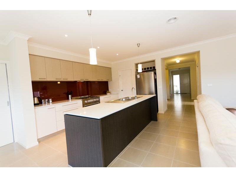 7 Stately Drive, Cranbourne East VIC 3977
