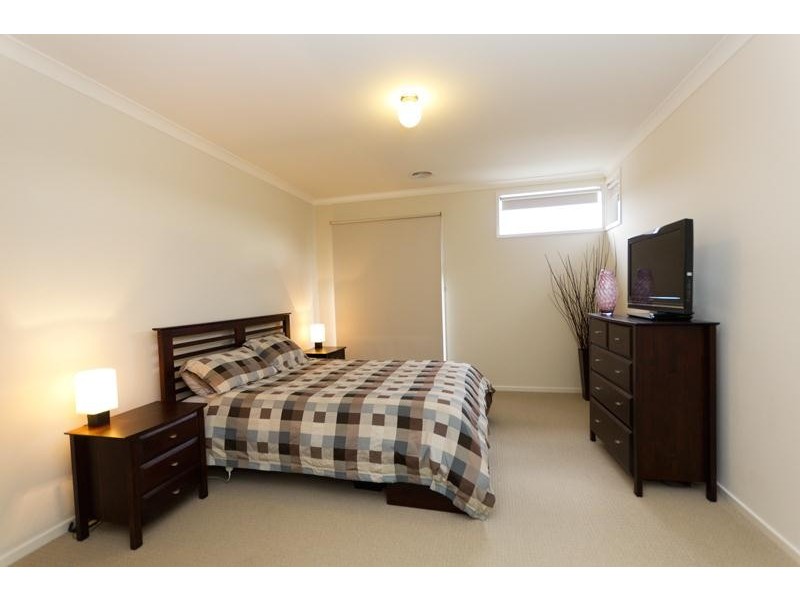 7 Stately Drive, Cranbourne East VIC 3977