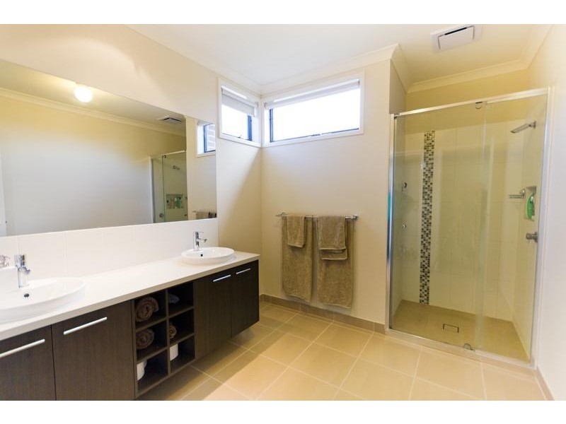 7 Stately Drive, Cranbourne East VIC 3977