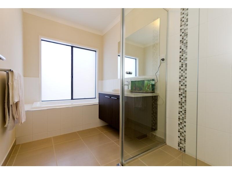 7 Stately Drive, Cranbourne East VIC 3977