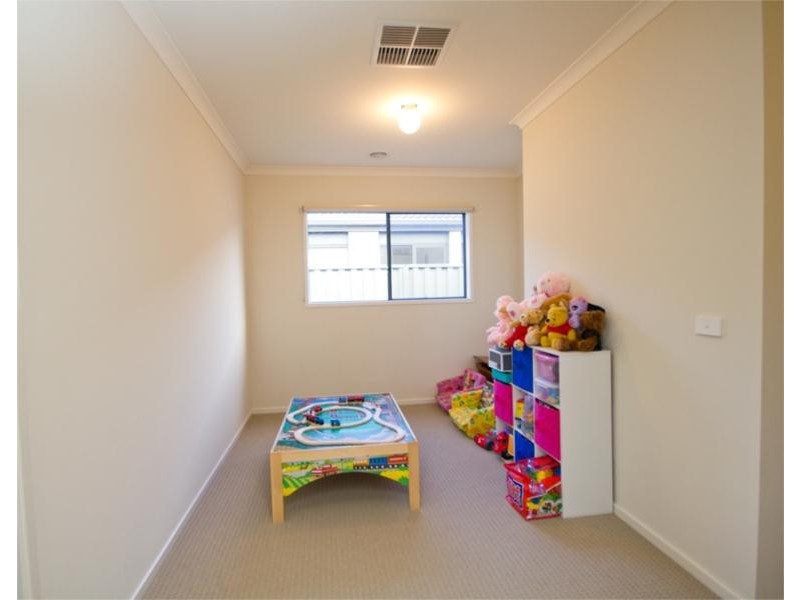 7 Stately Drive, Cranbourne East VIC 3977