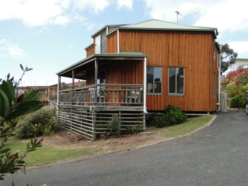 17 Erythos Grove, St Helens TAS 7216