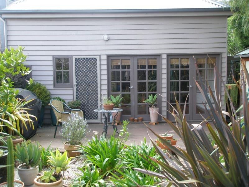 303 Howard Street, Soldiers Hill VIC 3350