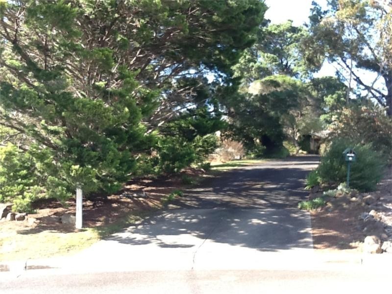 3 Manor Crescent, Highton VIC 3216