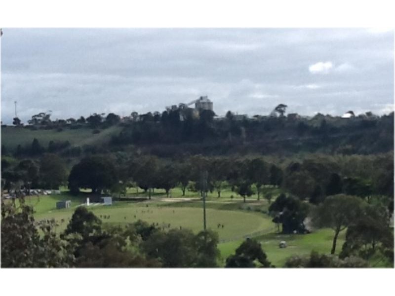 3 Manor Crescent, Highton VIC 3216