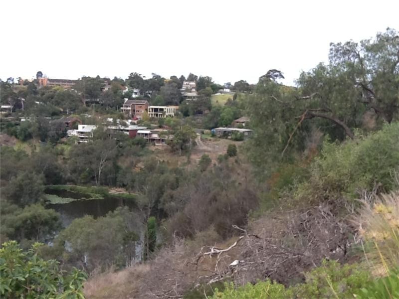 3 Manor Crescent, Highton VIC 3216