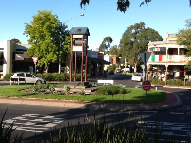 3 Manor Crescent, Highton VIC 3216