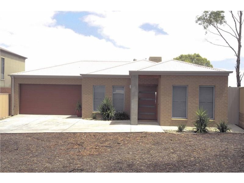 8 Amber Crt, East Bendigo VIC 3550
