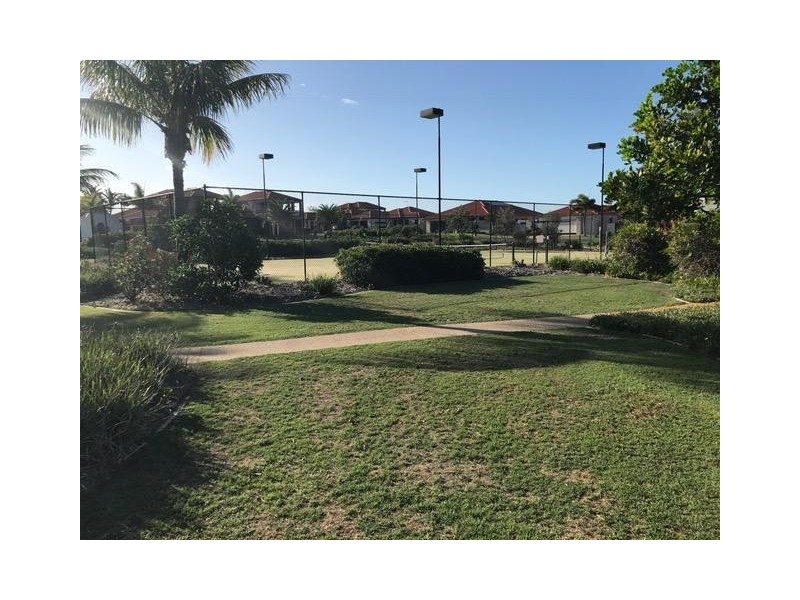 16/5 Chantelle Circuit, Coral Cove QLD 4670