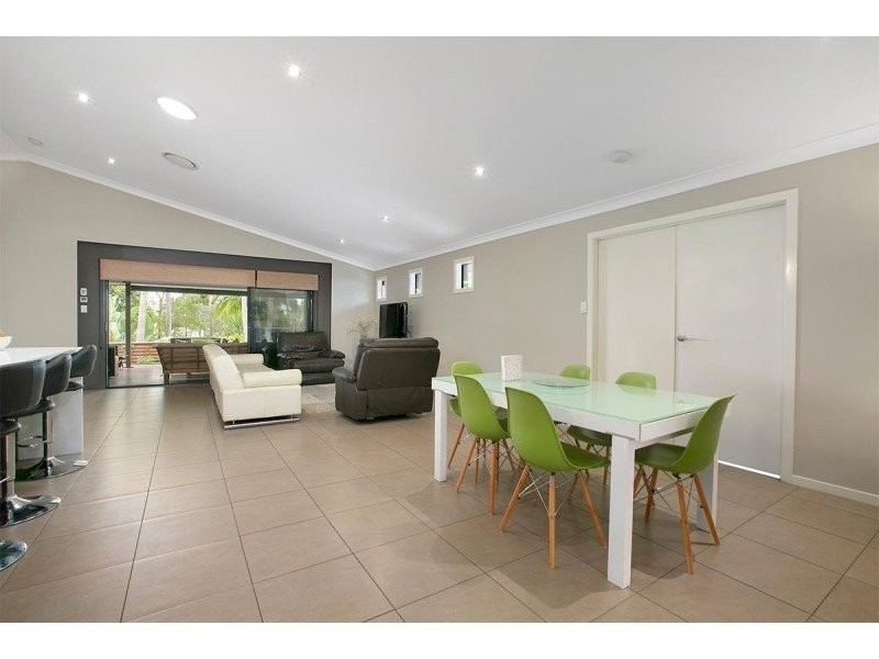 8 Corymbia Crescent, Anstead QLD 4070