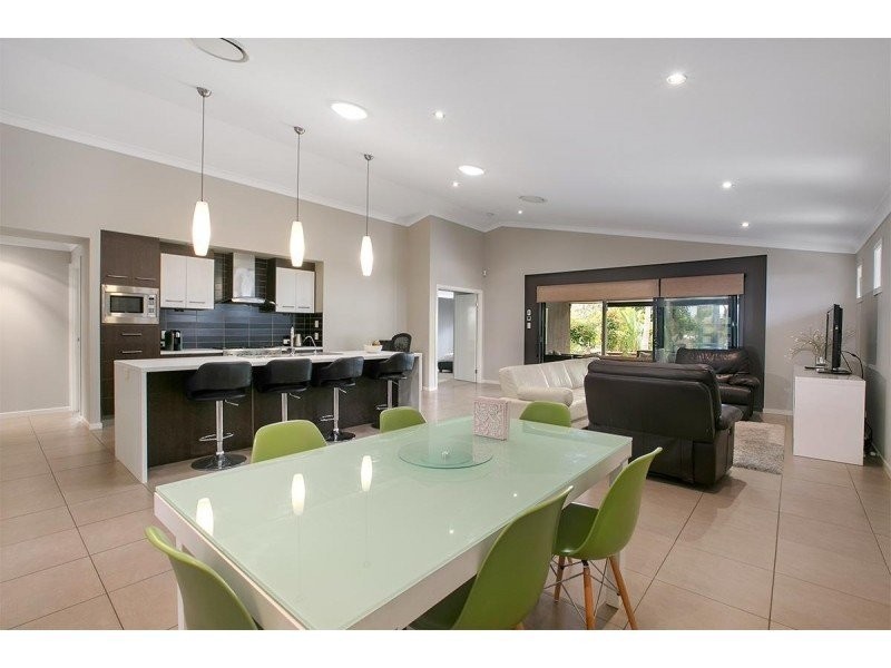 8 Corymbia Crescent, Anstead QLD 4070