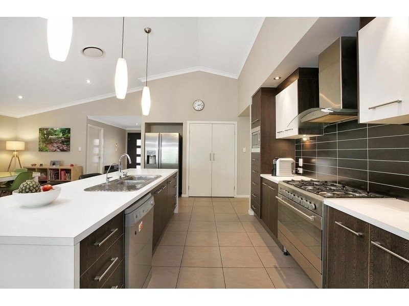 8 Corymbia Crescent, Anstead QLD 4070