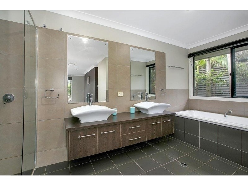 8 Corymbia Crescent, Anstead QLD 4070