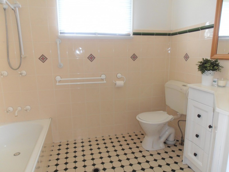 32 Stuart Street, Eastern Heights QLD 4305