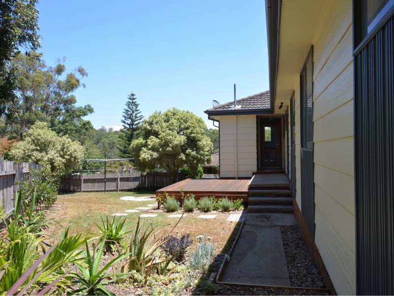 1 Hillview Place, Sunshine Bay NSW 2536