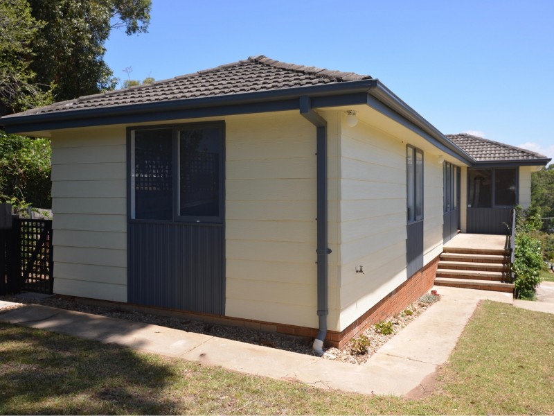 1 Hillview Place, Sunshine Bay NSW 2536