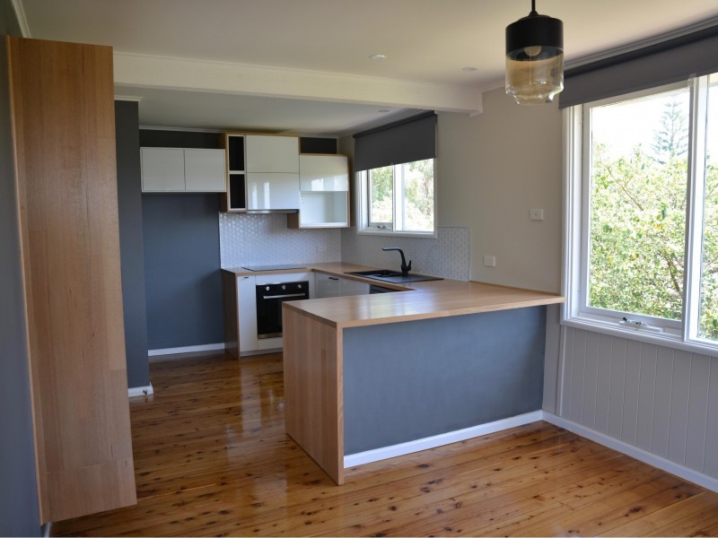 1 Hillview Place, Sunshine Bay NSW 2536