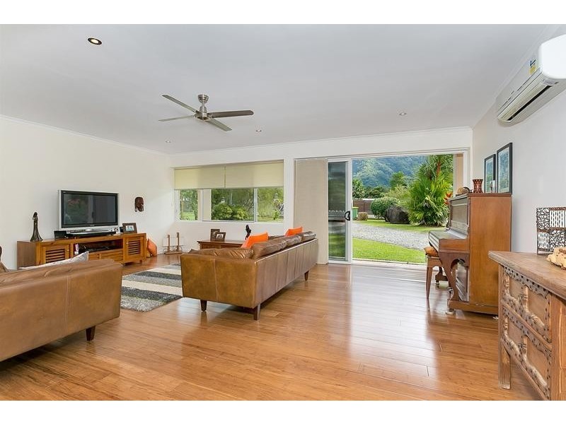 17-19 Soderberg Close, Redlynch QLD 4870