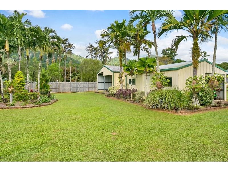 17-19 Soderberg Close, Redlynch QLD 4870