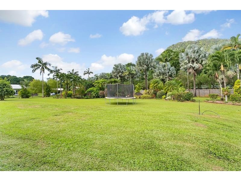 17-19 Soderberg Close, Redlynch QLD 4870