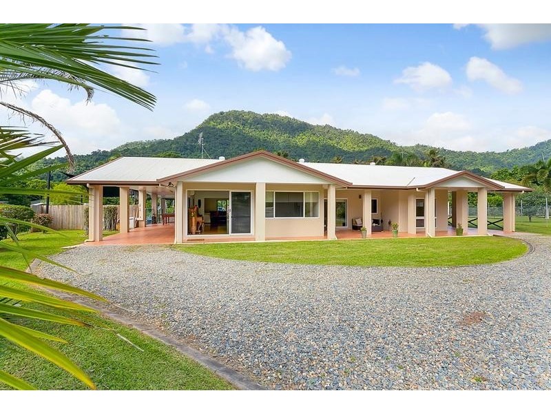 17-19 Soderberg Close, Redlynch QLD 4870