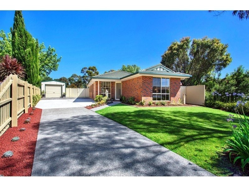 15 Alison Close, Pakenham VIC 3810