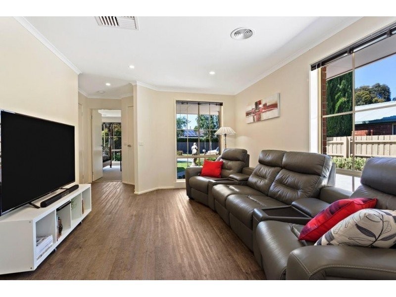 15 Alison Close, Pakenham VIC 3810